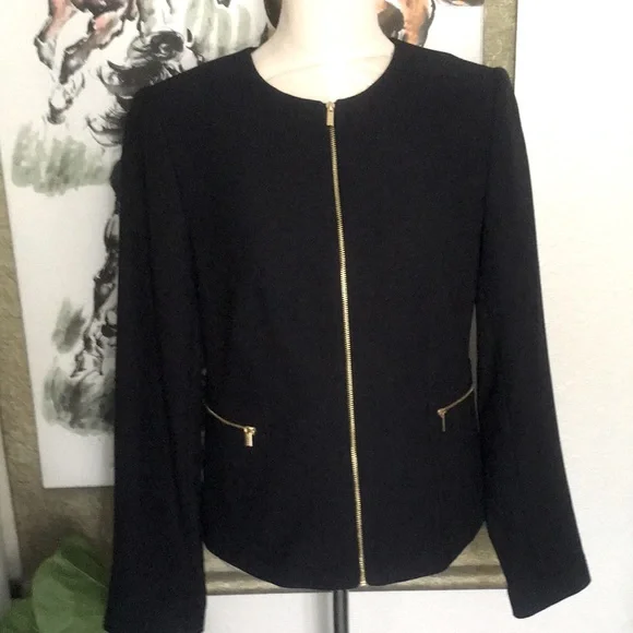 Calvin Klein - Picture 1 of 7